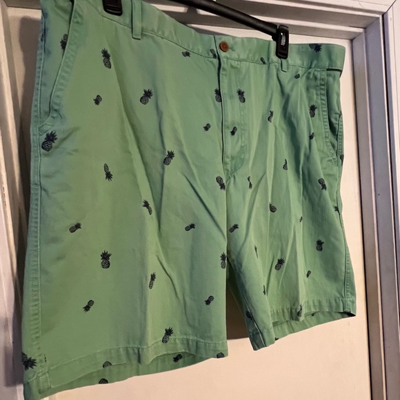 Izod Other - Izod Green Men’s Size 44 Pineapple Print Shorts NWOT